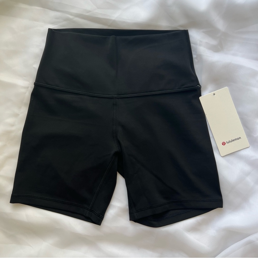 Lululemon Align High-Rise Short *6"
Black